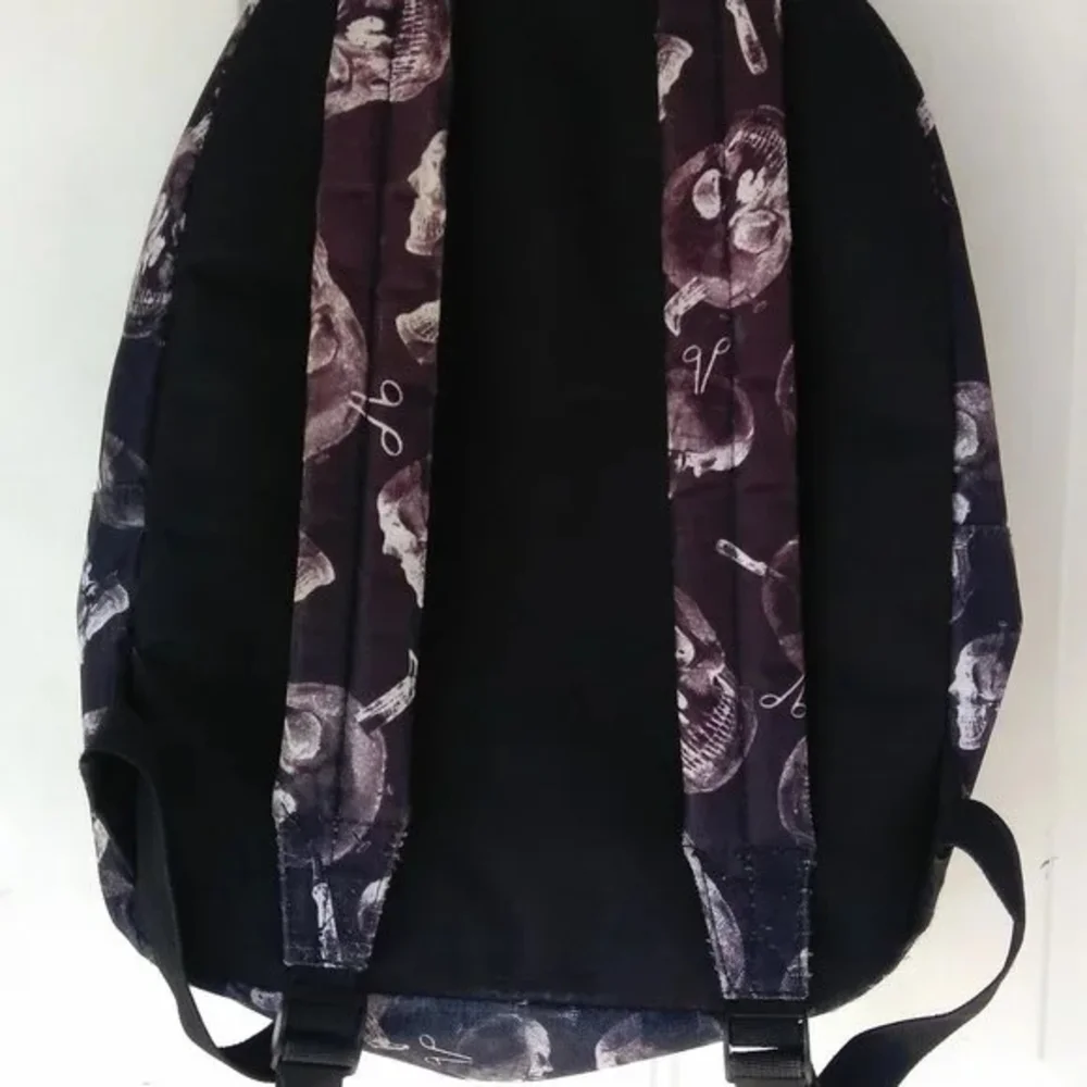 1-UV Skull Print Backpack goth halloween horror - Picture 5 of 13